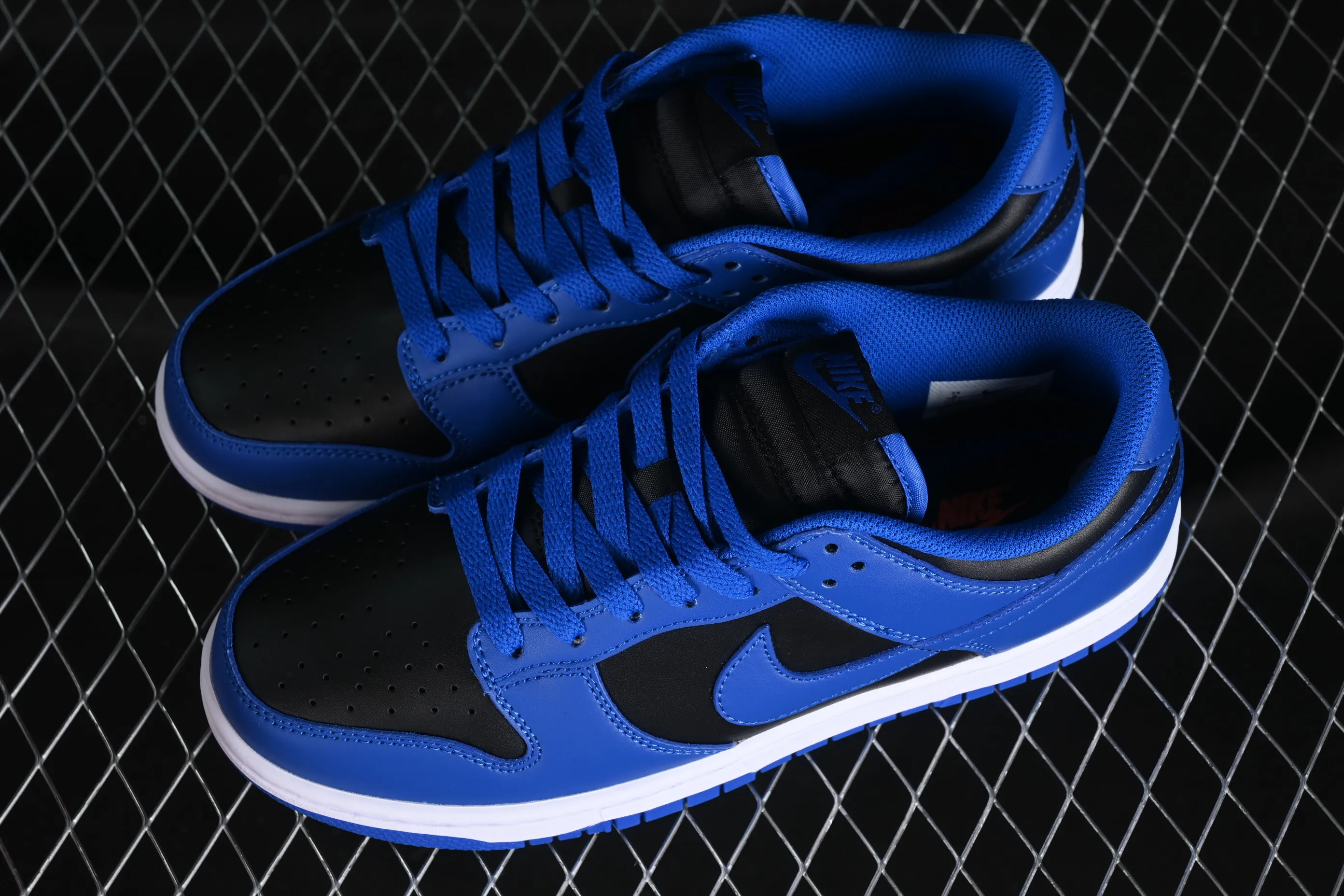 All categories Nk SB Dunk Series Nk SB Dunk Low low-top sneakers Nk SB Dunk Low black and blue color low-top casual sports skateboard shoes CW1590-001